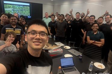 马斯克Robotaxi今日上路：画饼十年终兑现！团队C位华人引关注