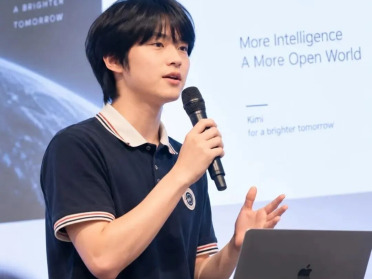 刚离开Kimi，17岁的陈广宇去了Jeff Dean新公司