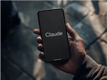Claude多端应用迎来重磅升级，iPhone版正式支持CarPlay语音交互